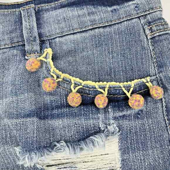 Womens Cut Off Jean Shorts Size 26 Booty Denim Shortie Pom Pom Pockets Distress‎ - Picture 3 of 8